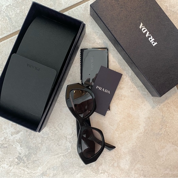 NWT Prada symbole sunglasses - Picture 4 of 4